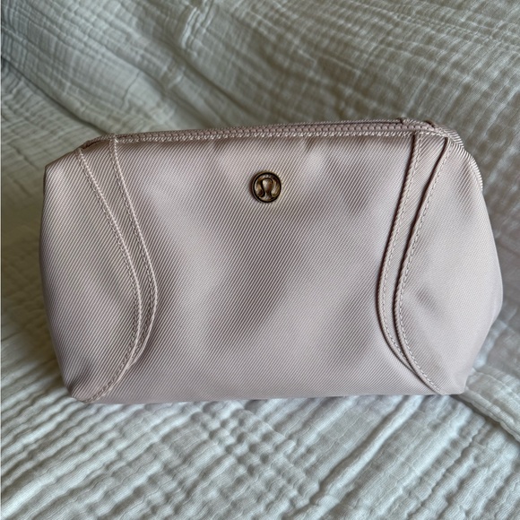lululemon athletica Handbags - NWOT Rare Lululemon Out Of Range Kit *4L